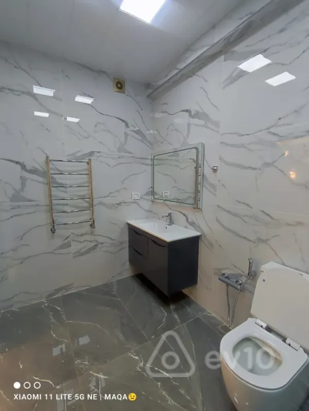 Satılır 4 otaqlı yeni tikili 215 m²