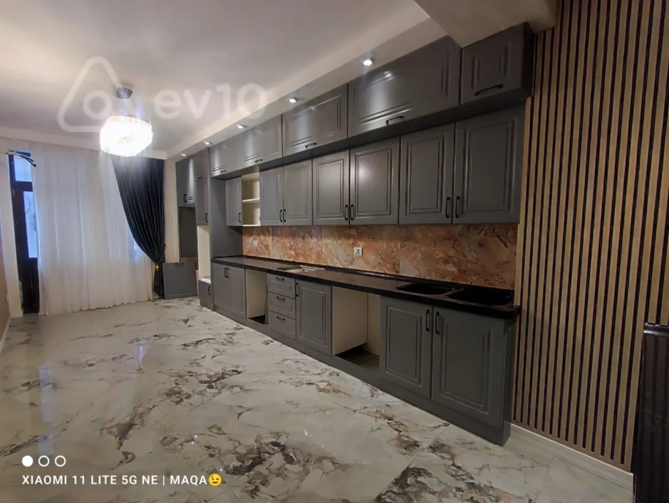 Satılır 4 otaqlı yeni tikili 215 m²