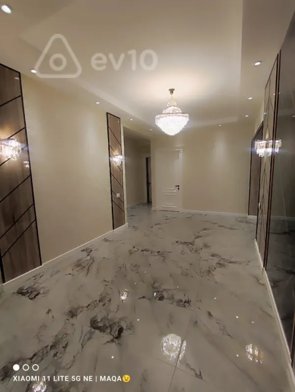 Satılır 4 otaqlı yeni tikili 215 m²