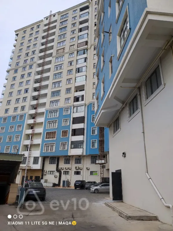 Satılır 4 otaqlı yeni tikili 215 m²