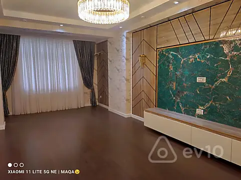 Satılır 4 otaqlı yeni tikili 215 m²