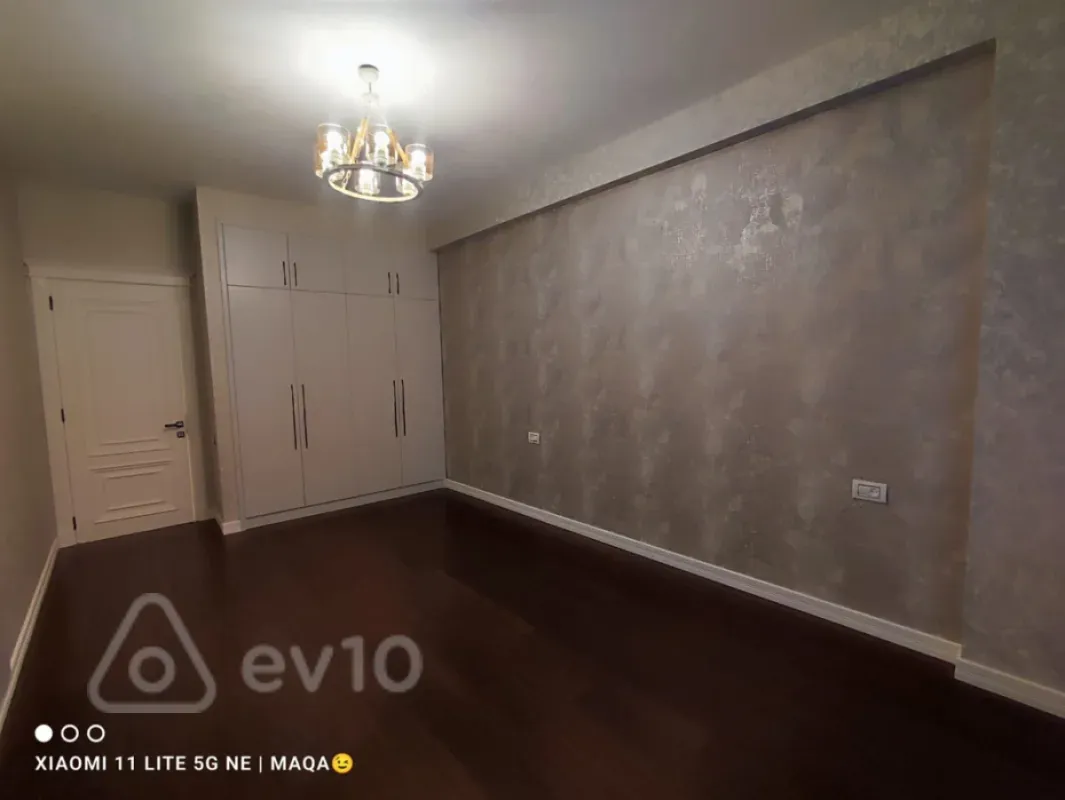 Satılır 4 otaqlı yeni tikili 215 m²