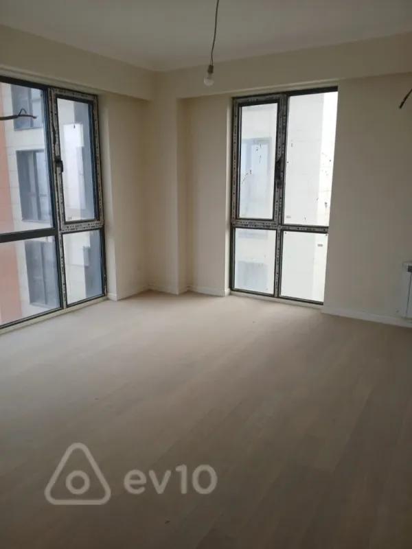 Satılır 3 otaqlı yeni tikili 82 m²