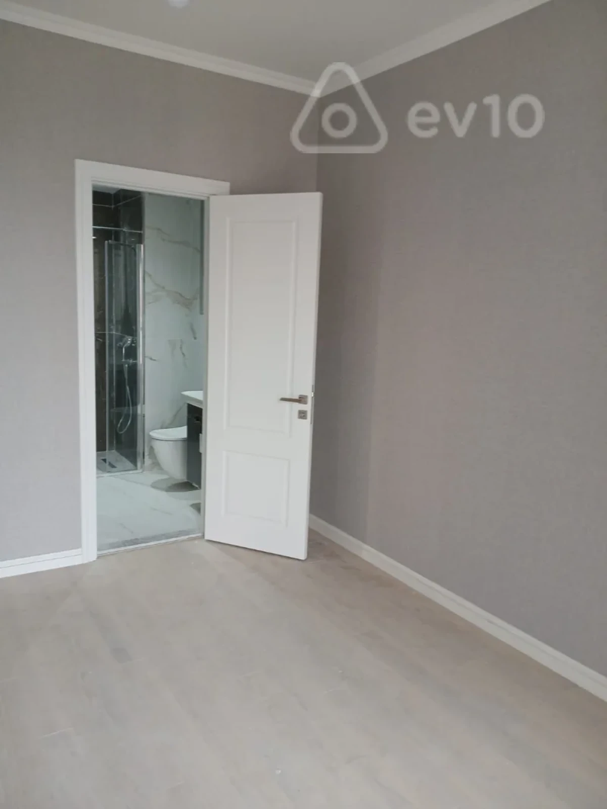 Satılır 3 otaqlı yeni tikili 82 m²