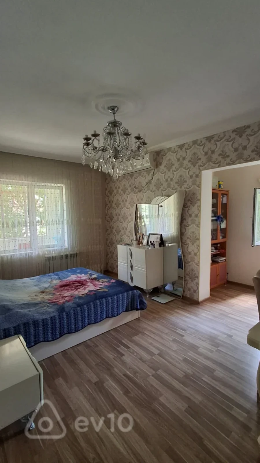 Satılır 2 otaqlı köhnə tikili 65 m²