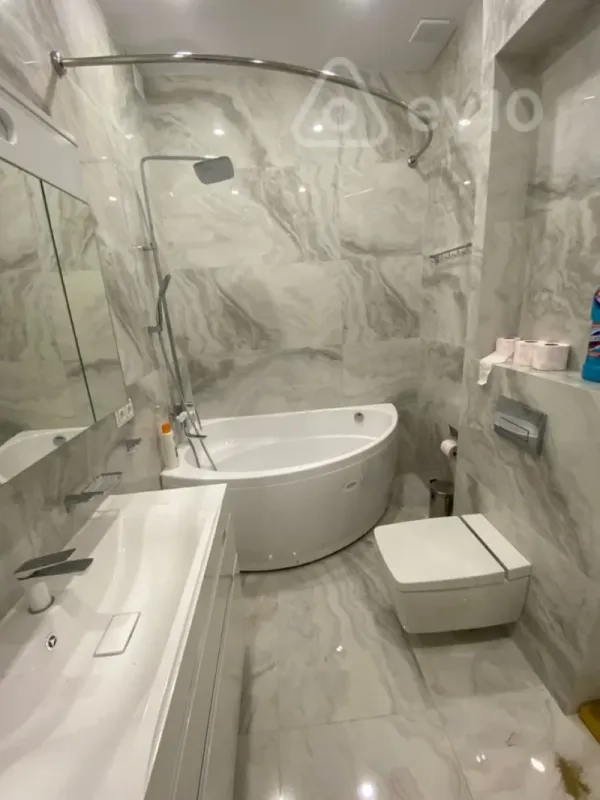 Satılır 3 otaqlı yeni tikili 100 m²