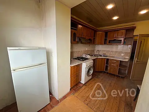 Kirayə verilir 2 otaqlı köhnə tikili 65 m²