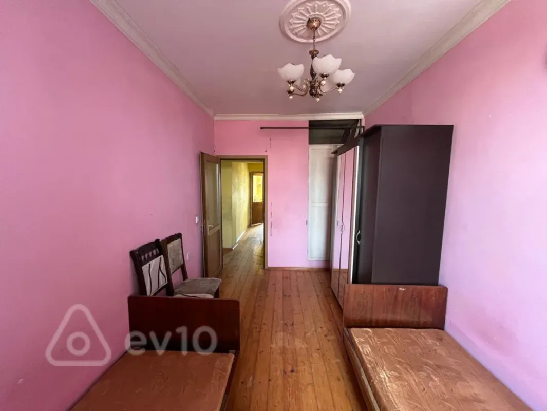 Kirayə verilir 2 otaqlı köhnə tikili 65 m²
