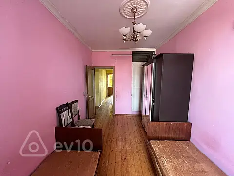 Kirayə verilir 2 otaqlı köhnə tikili 65 m²
