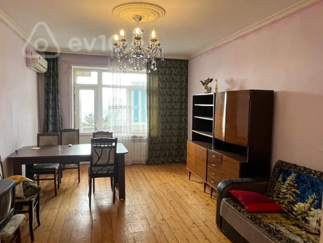 Kirayə verilir 2 otaqlı köhnə tikili 65 m²