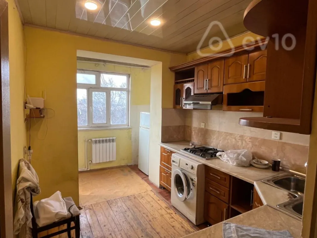 Kirayə verilir 2 otaqlı köhnə tikili 65 m²