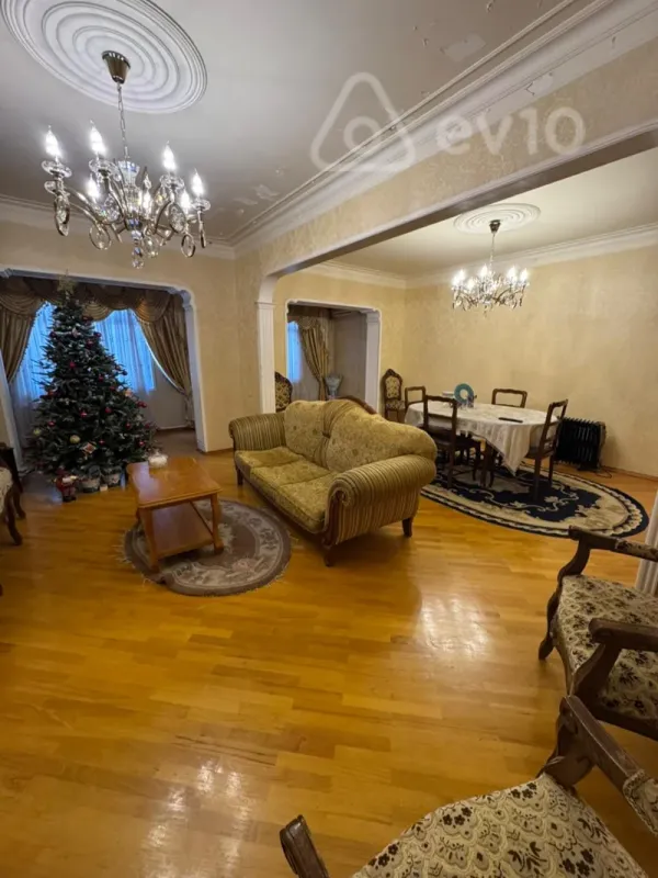 Satılır 5 otaqlı köhnə tikili 120 m²