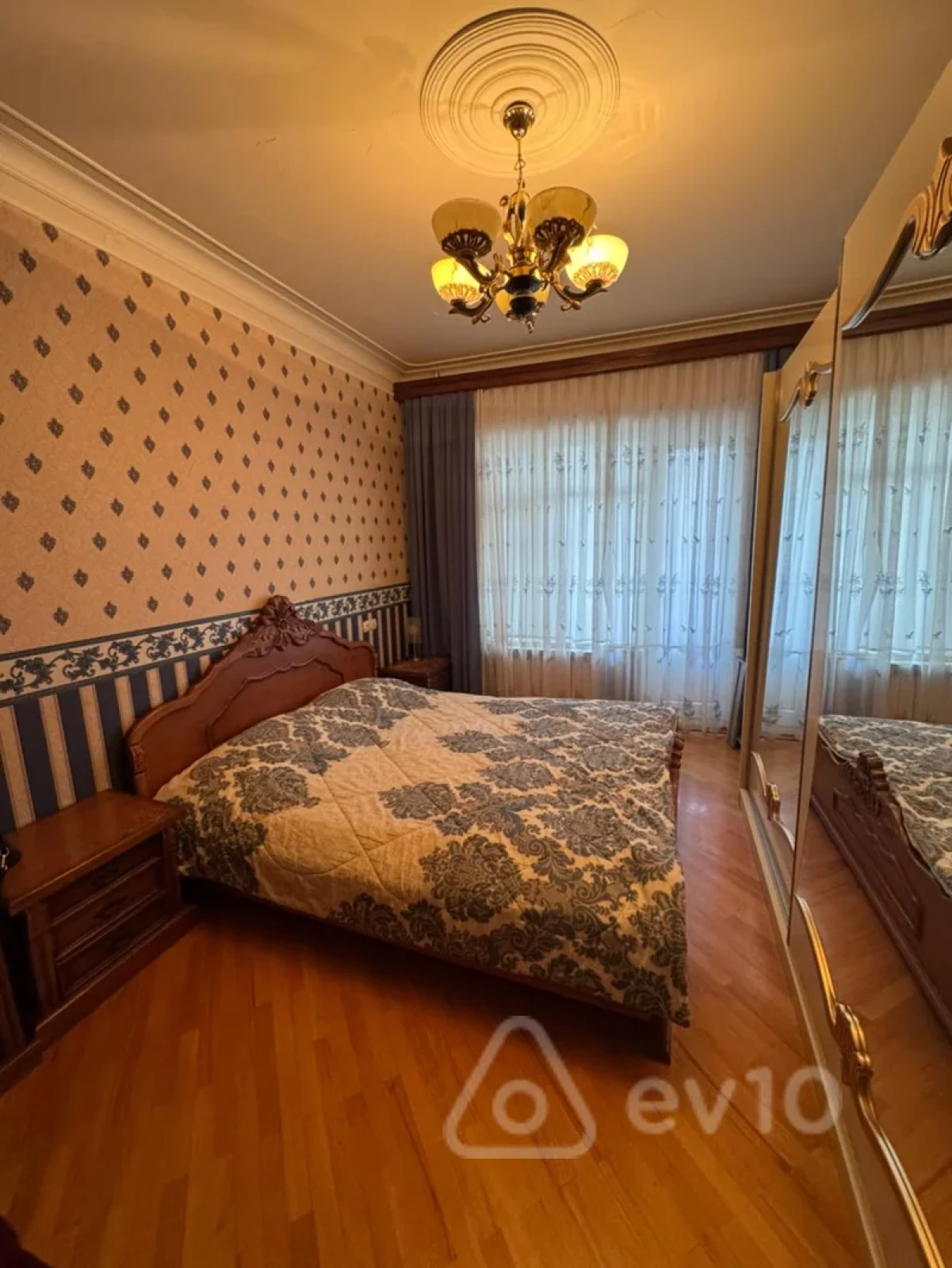 Satılır 5 otaqlı köhnə tikili 120 m²