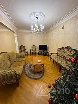 Satılır 5 otaqlı köhnə tikili 120 m²