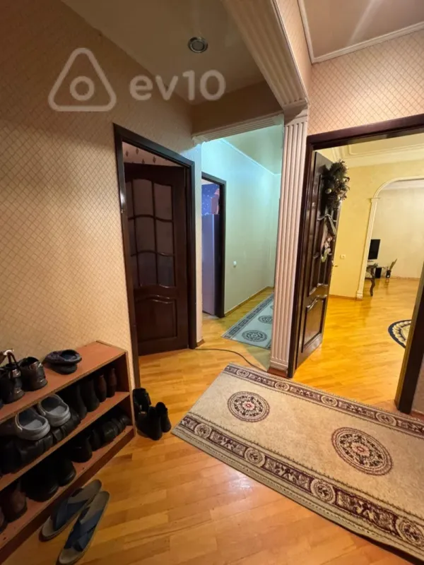 Satılır 5 otaqlı köhnə tikili 120 m²