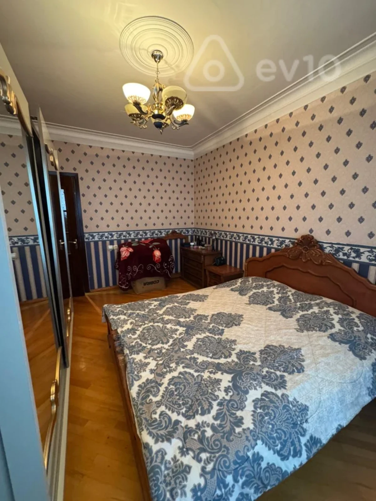 Satılır 5 otaqlı köhnə tikili 120 m²