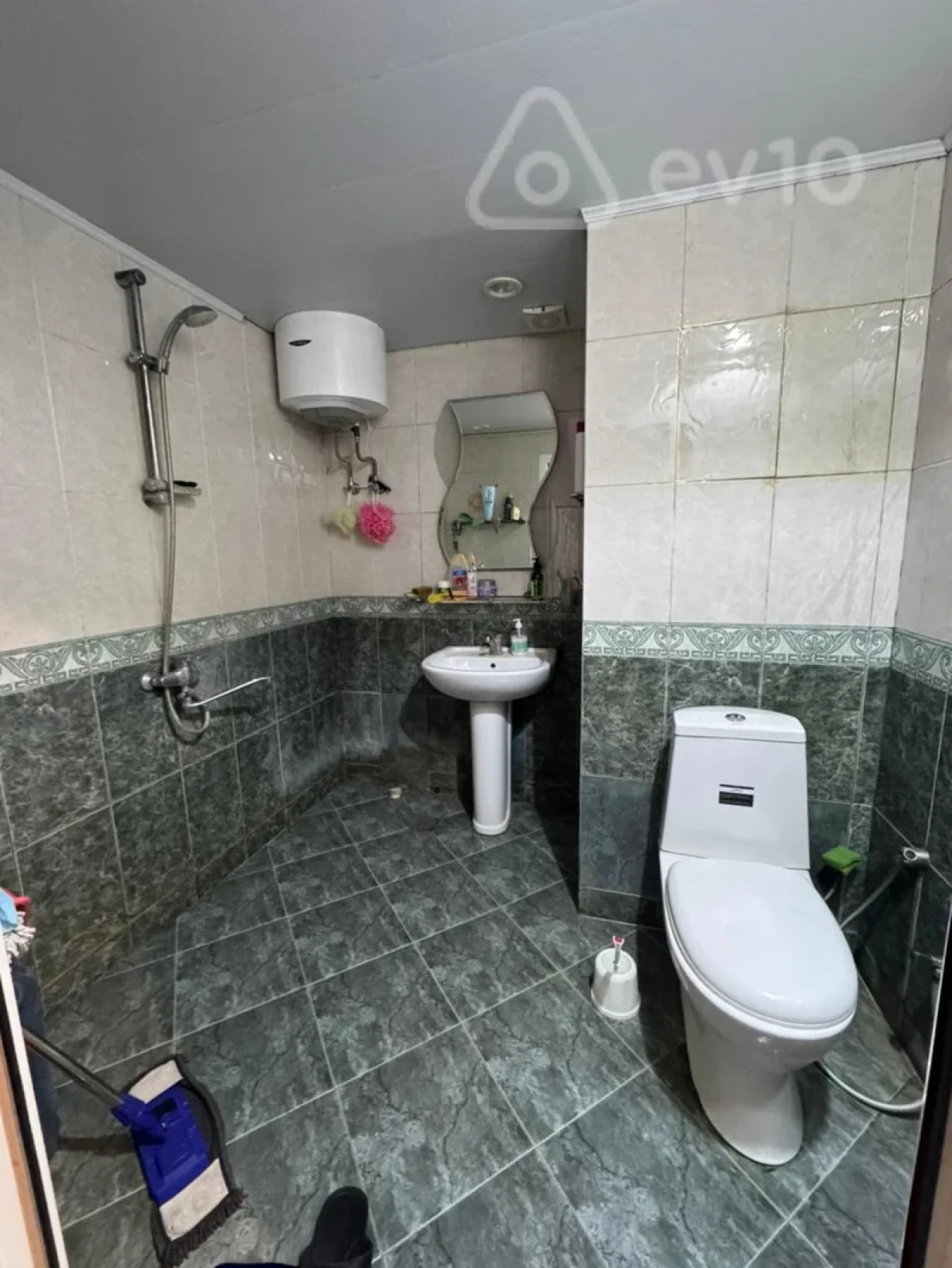 Satılır 5 otaqlı köhnə tikili 120 m²