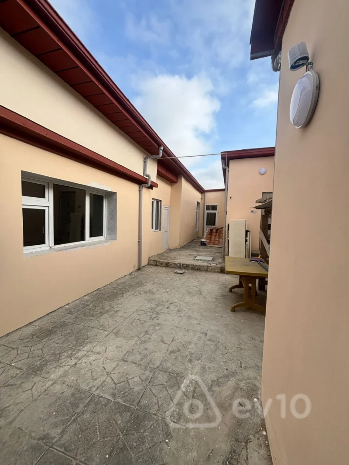 Kirayə verilir mənzil 250 m²