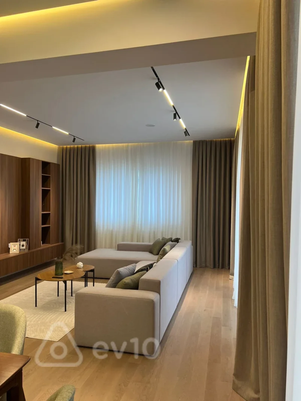 Kirayə verilir 3 otaqlı yeni tikili 145 m²