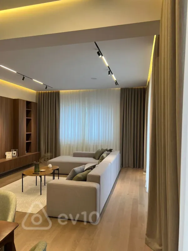 Kirayə verilir 3 otaqlı yeni tikili 145 m²