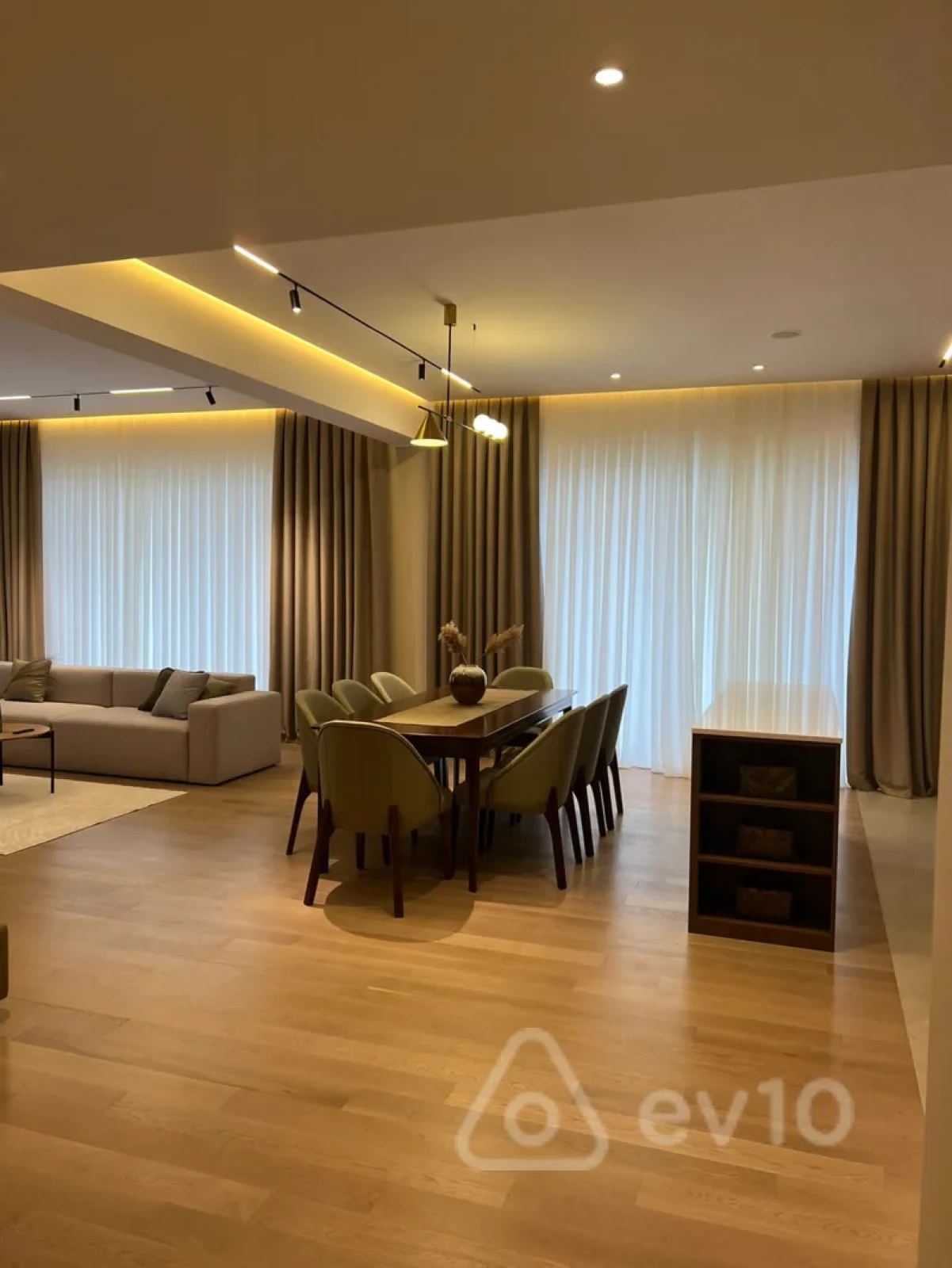 Kirayə verilir 3 otaqlı yeni tikili 145 m²