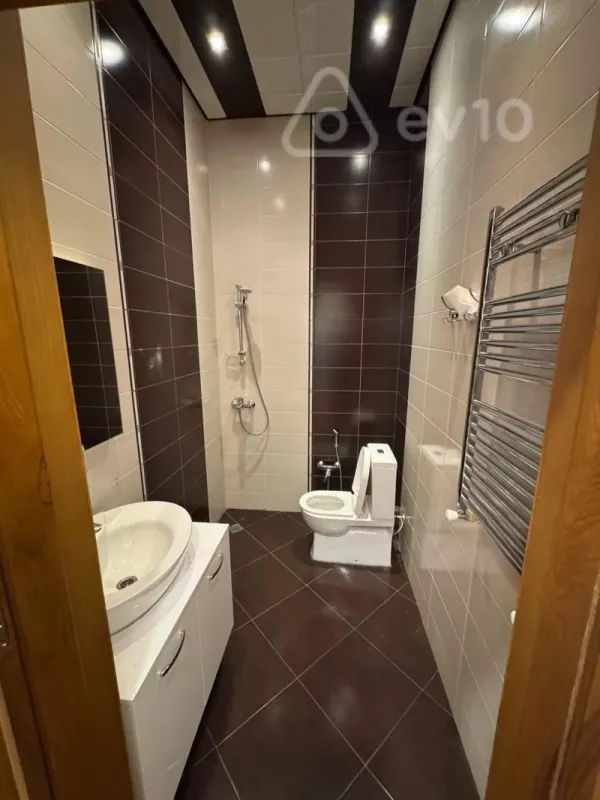 Kirayə verilir 13 otaqlı ofis 1000 m²