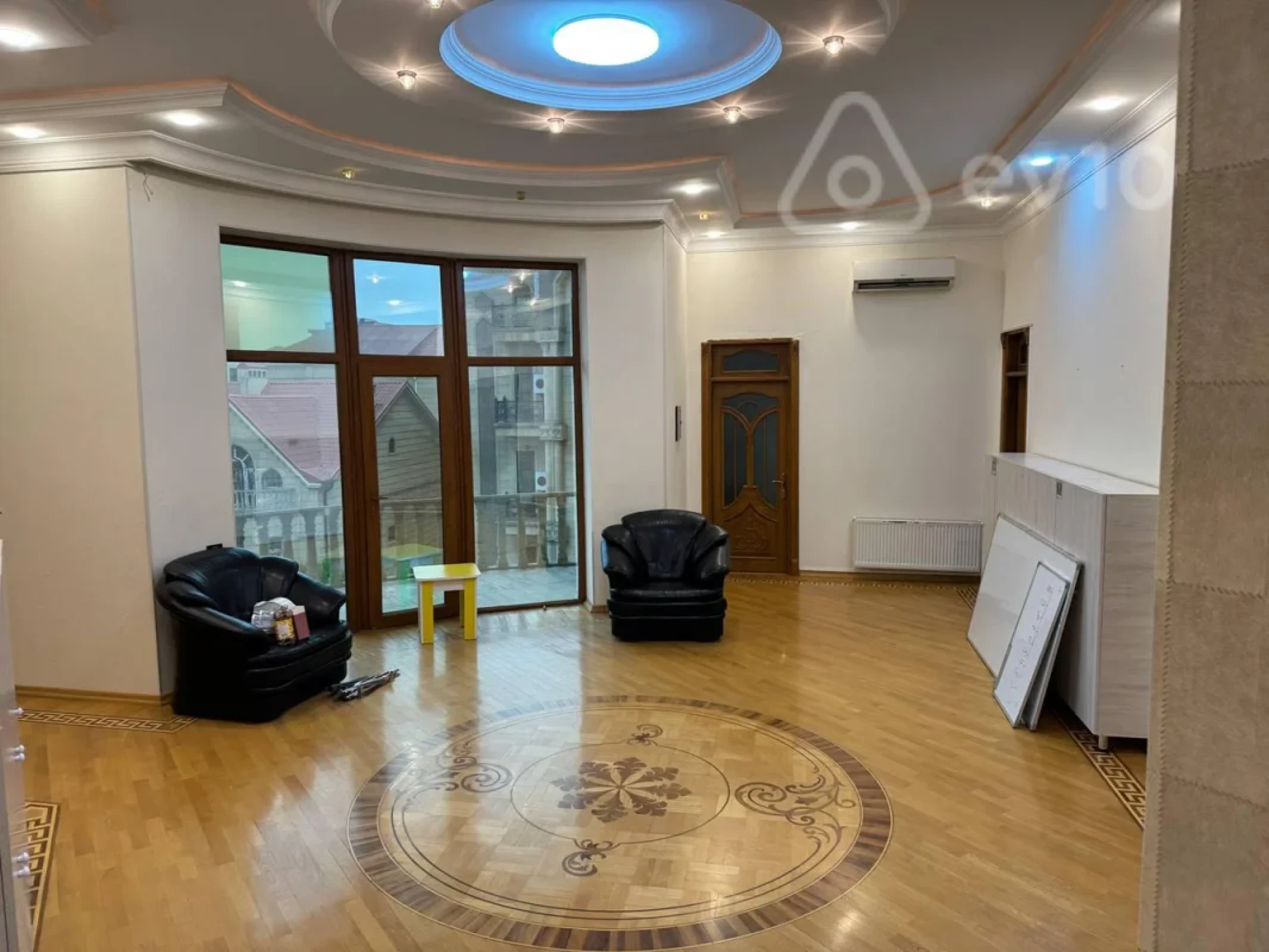 Kirayə verilir 13 otaqlı ofis 1000 m²