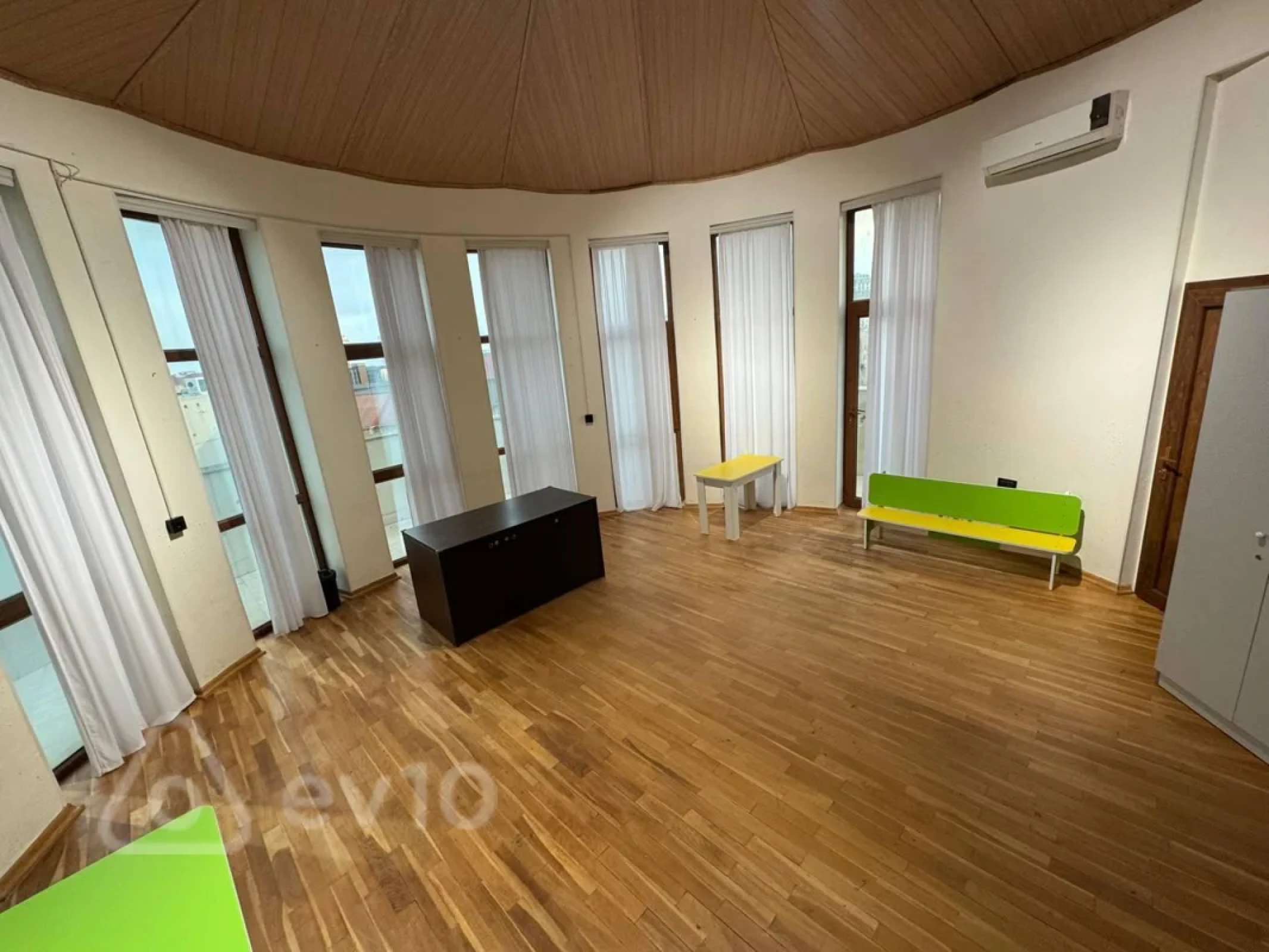 Kirayə verilir 13 otaqlı ofis 1000 m²