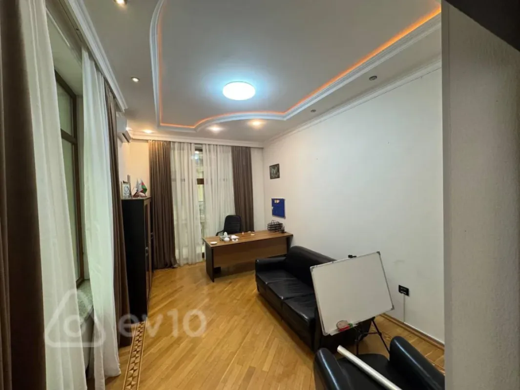 Kirayə verilir 13 otaqlı ofis 1000 m²