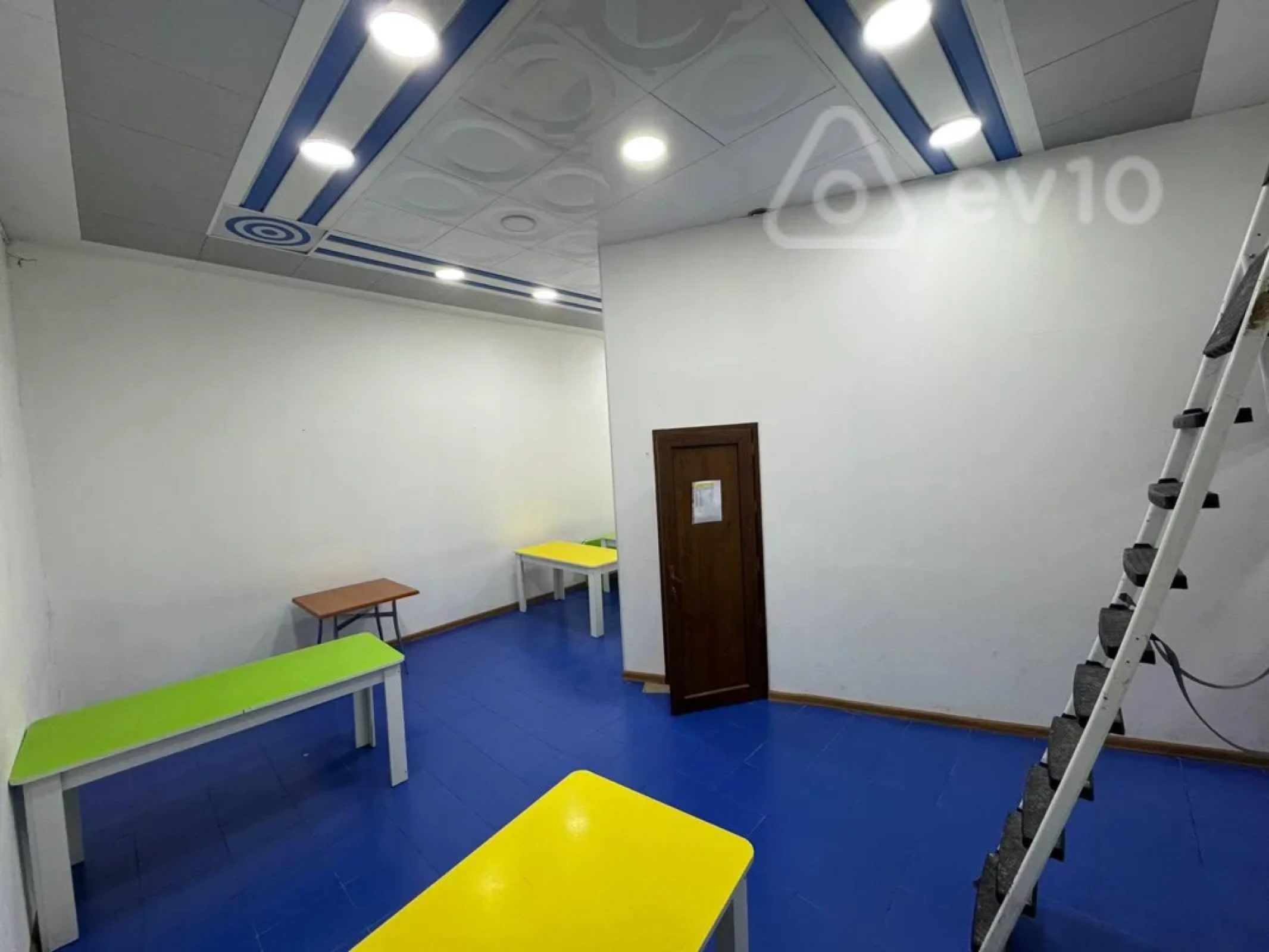 Kirayə verilir 13 otaqlı ofis 1000 m²