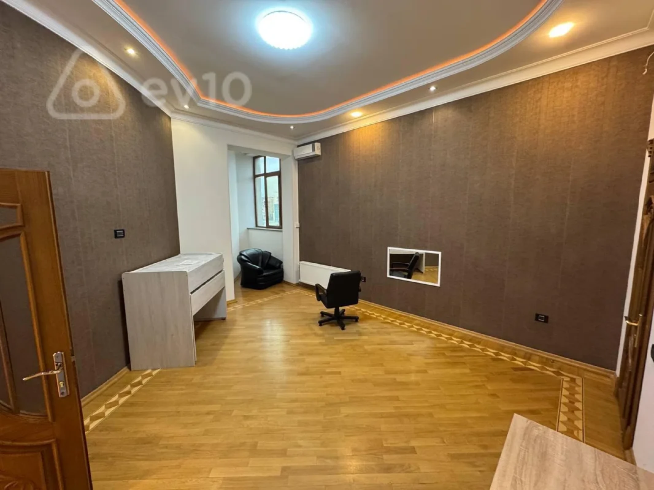 Kirayə verilir 13 otaqlı ofis 1000 m²