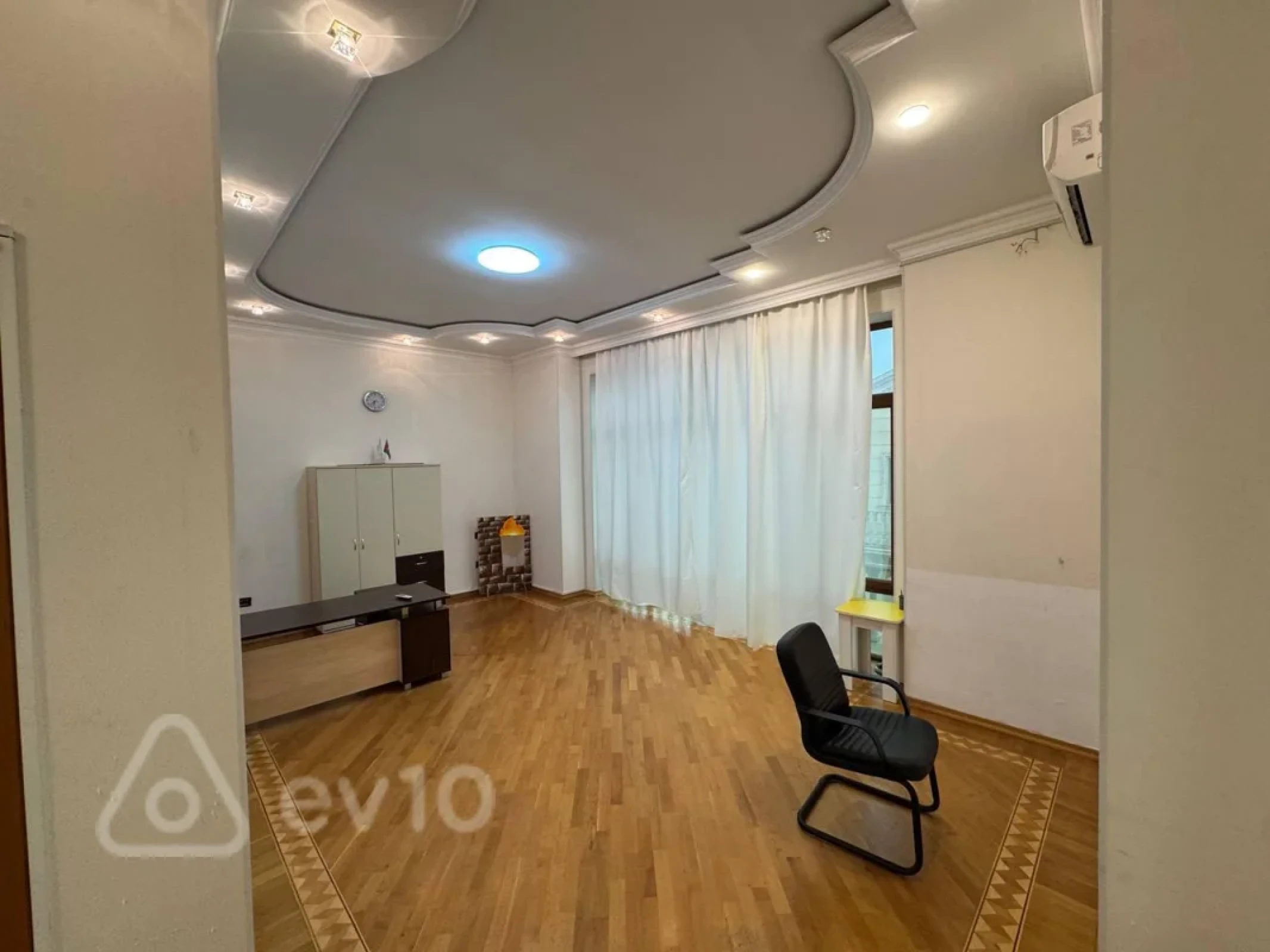 Kirayə verilir 13 otaqlı ofis 1000 m²