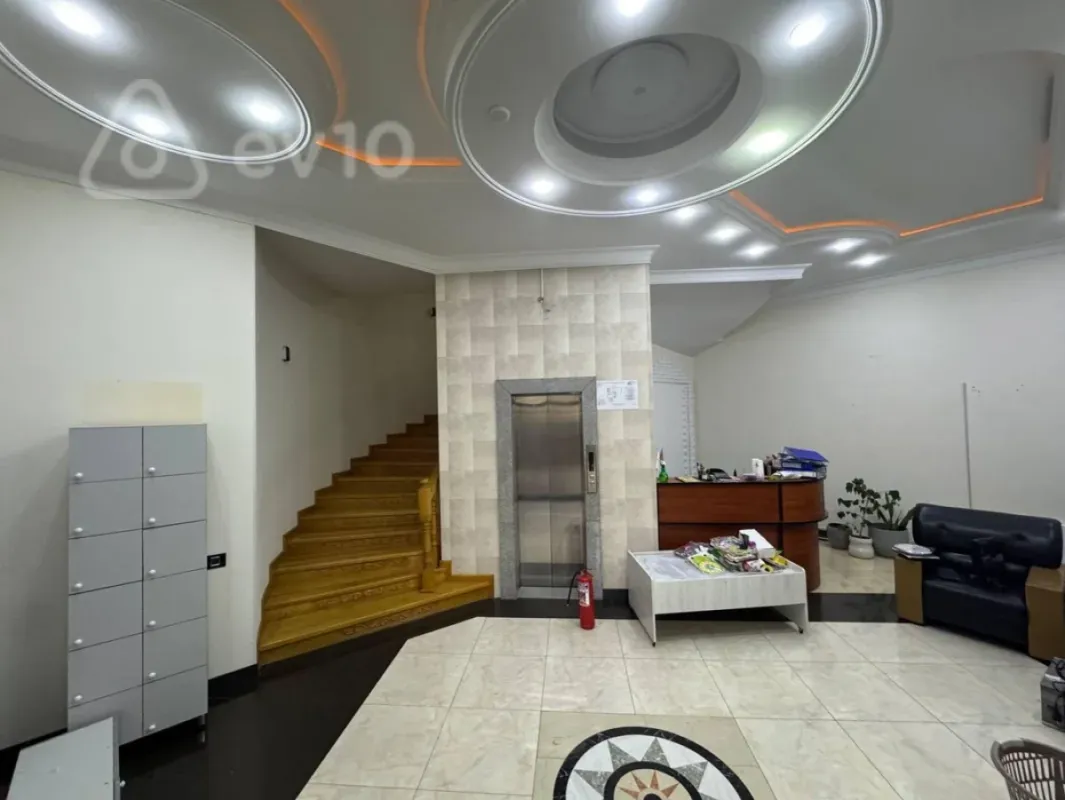 Kirayə verilir 13 otaqlı ofis 1000 m²