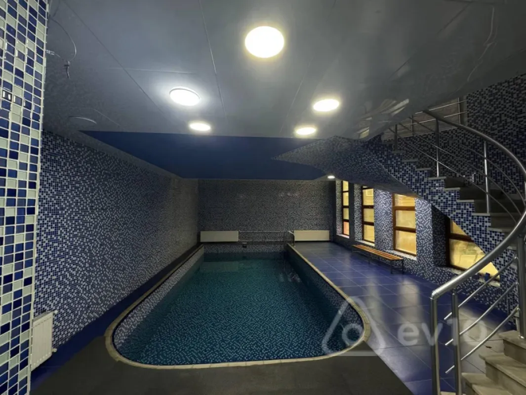 Kirayə verilir 13 otaqlı ofis 1000 m²