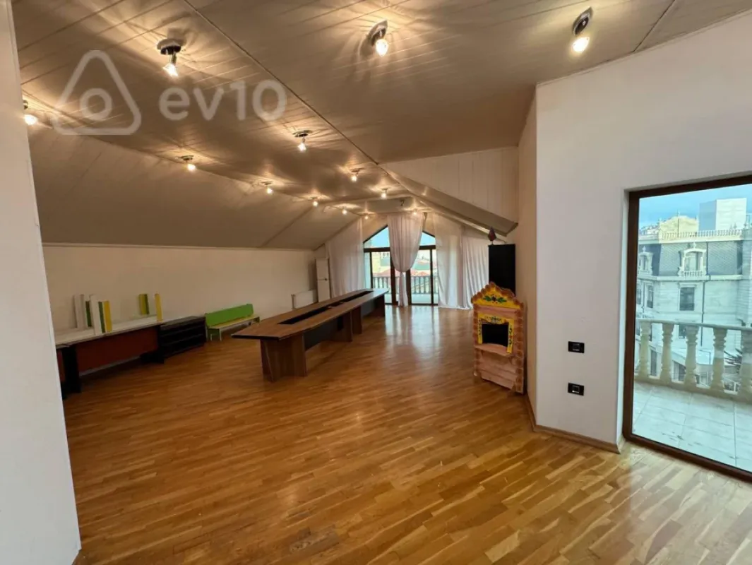 Kirayə verilir 13 otaqlı ofis 1000 m²