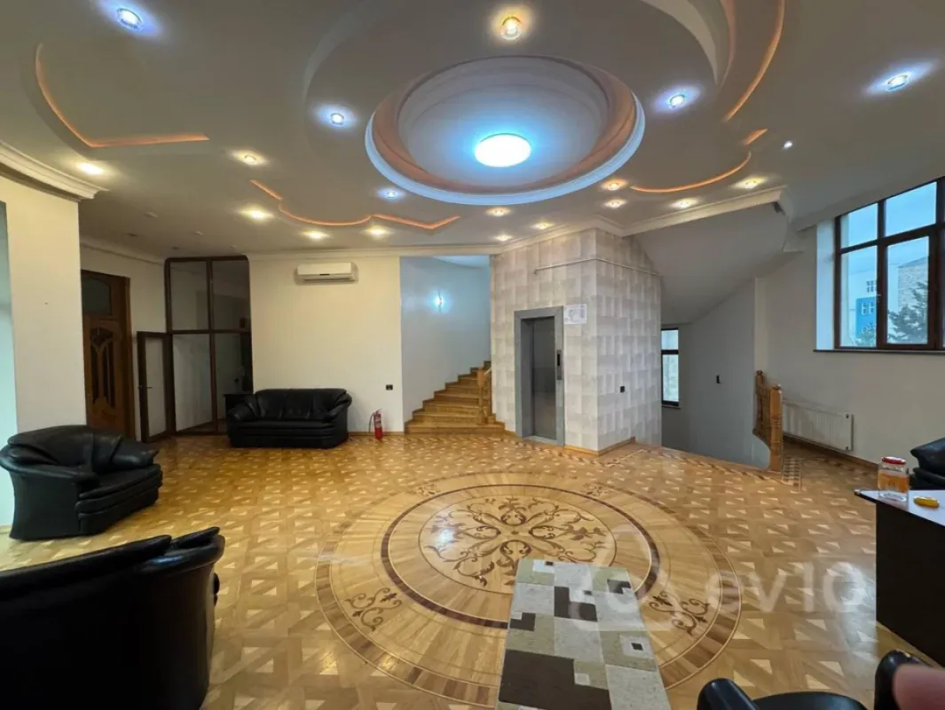 Kirayə verilir 13 otaqlı ofis 1000 m²