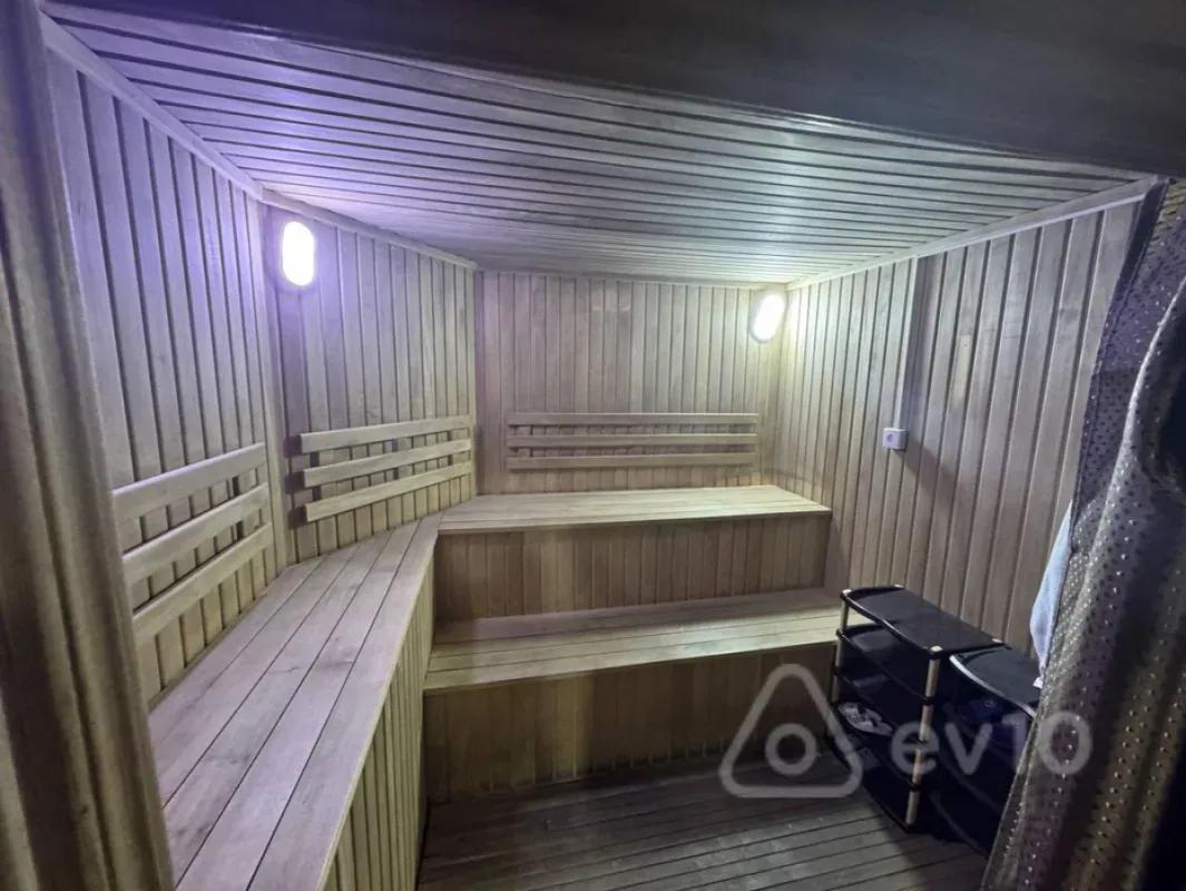 Kirayə verilir 13 otaqlı ofis 1000 m²