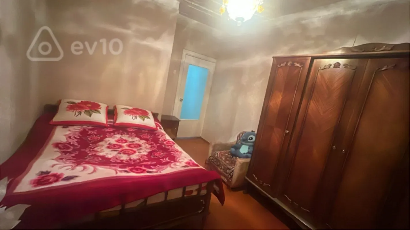 Kirayə verilir 2 otaqlı köhnə tikili 60 m²