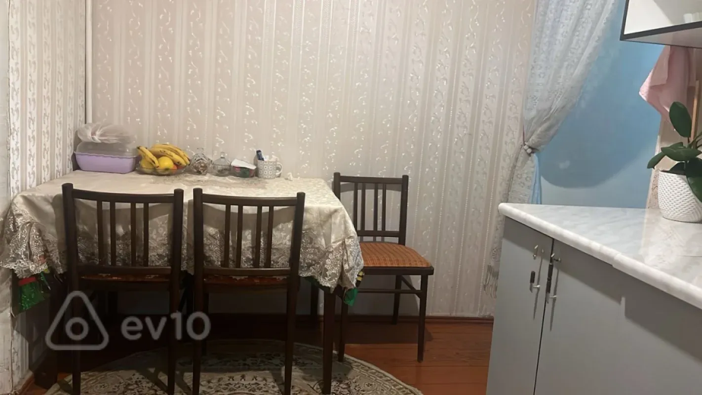 Kirayə verilir 2 otaqlı köhnə tikili 60 m²