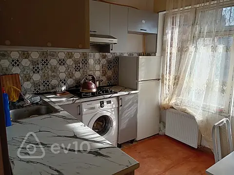 Kirayə verilir 4 otaqlı köhnə tikili 120 m²
