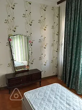 Kirayə verilir 4 otaqlı köhnə tikili 120 m²