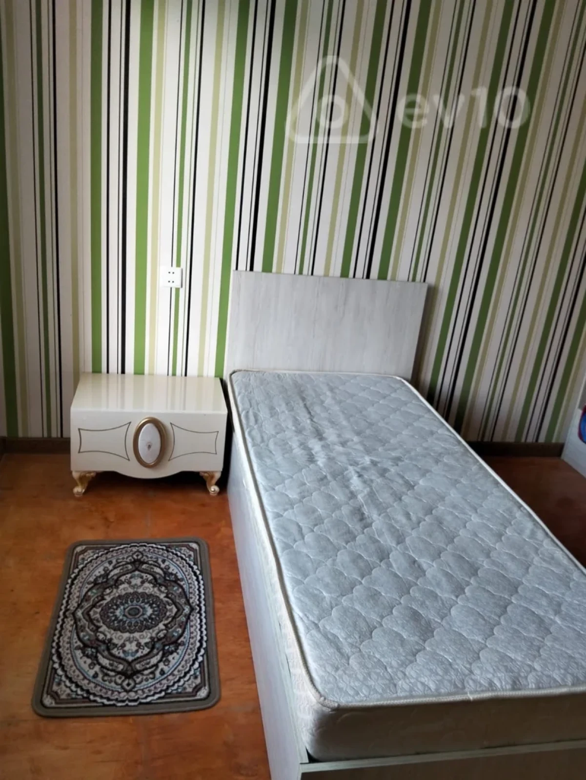 Kirayə verilir 4 otaqlı köhnə tikili 120 m²