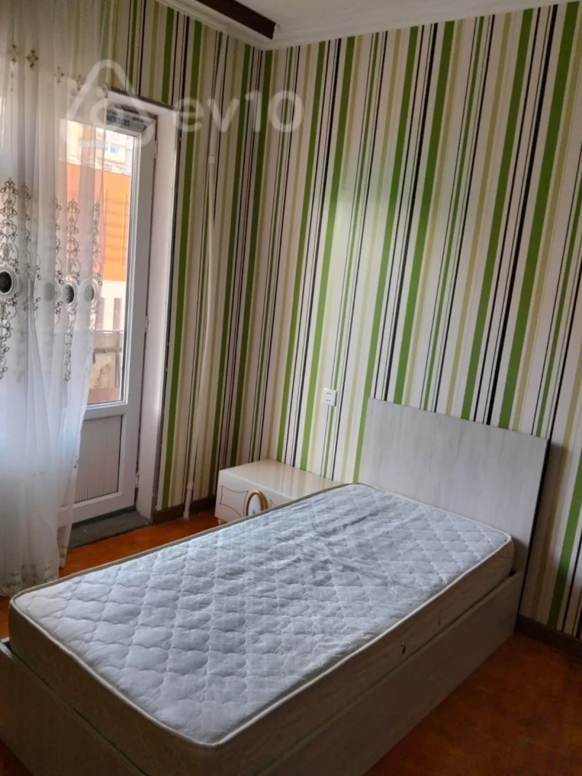 Kirayə verilir 4 otaqlı köhnə tikili 120 m²