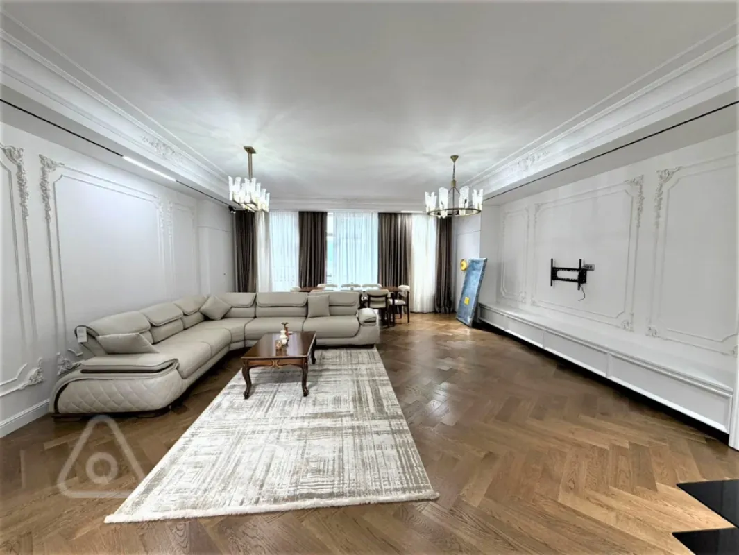 Kirayə verilir 3 otaqlı yeni tikili 180 m²