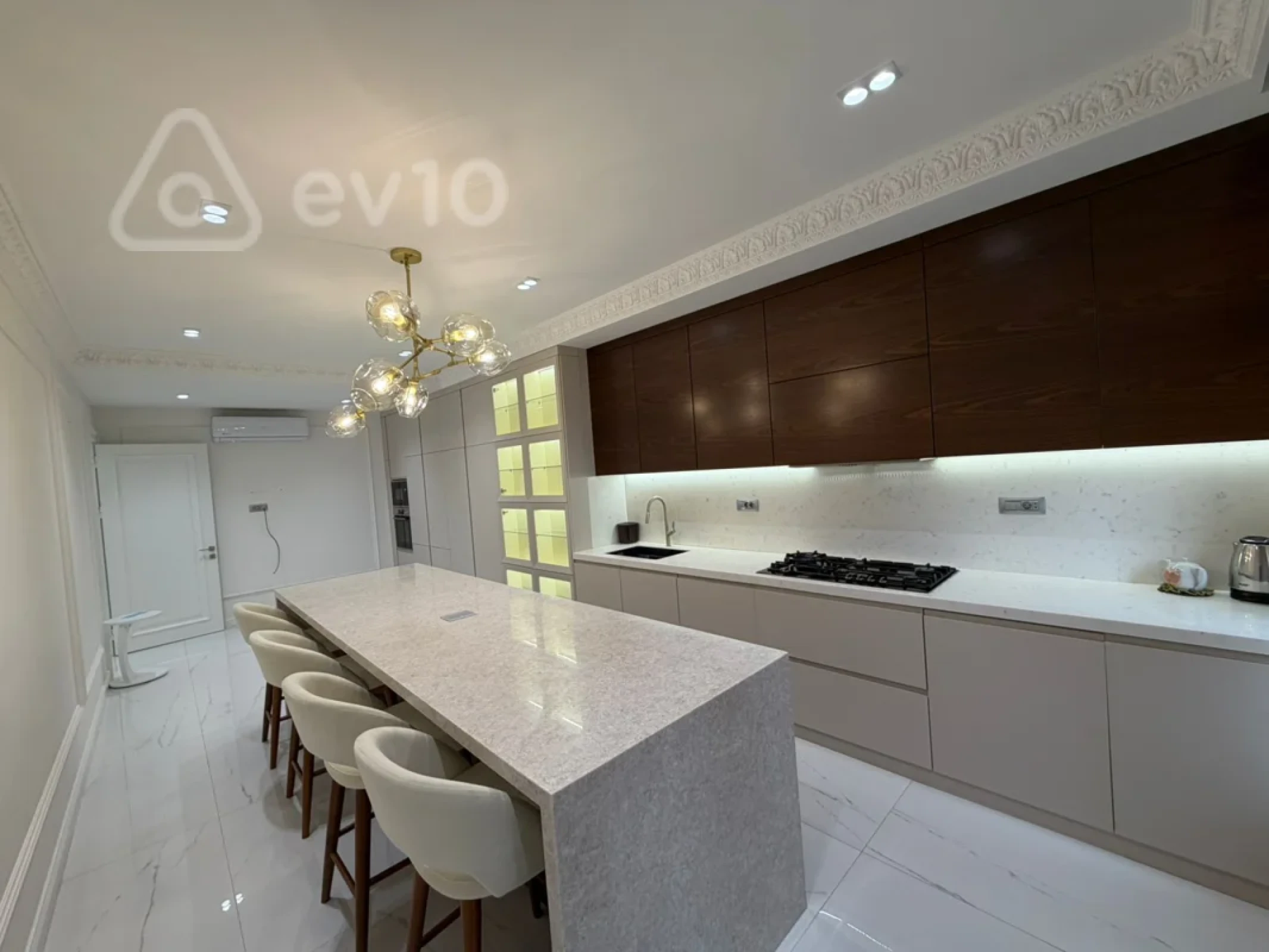 Kirayə verilir 3 otaqlı yeni tikili 180 m²