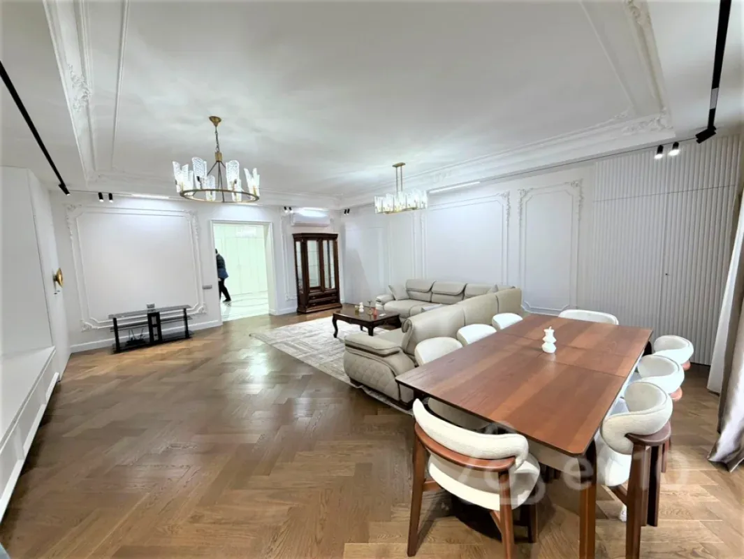 Kirayə verilir 3 otaqlı yeni tikili 180 m²