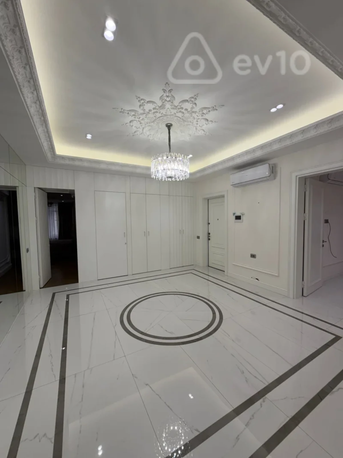 Kirayə verilir 3 otaqlı yeni tikili 180 m²