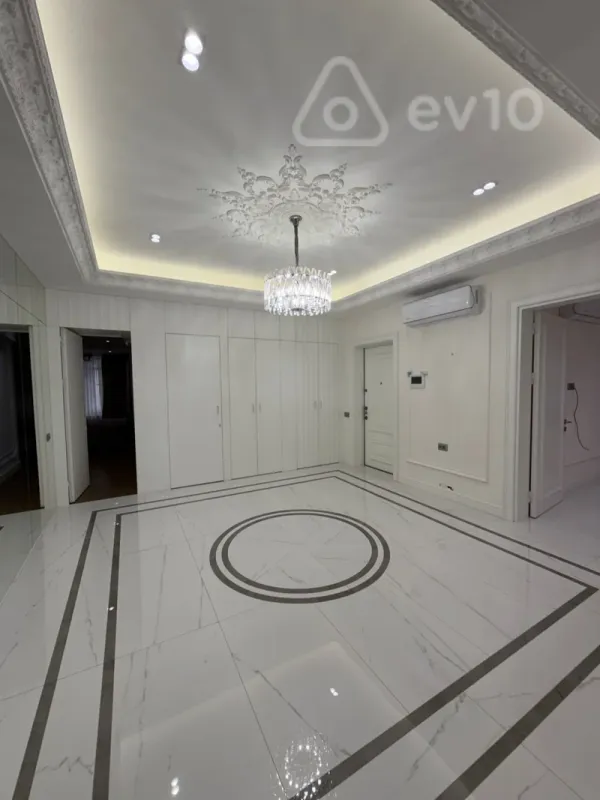 Kirayə verilir 3 otaqlı yeni tikili 180 m²