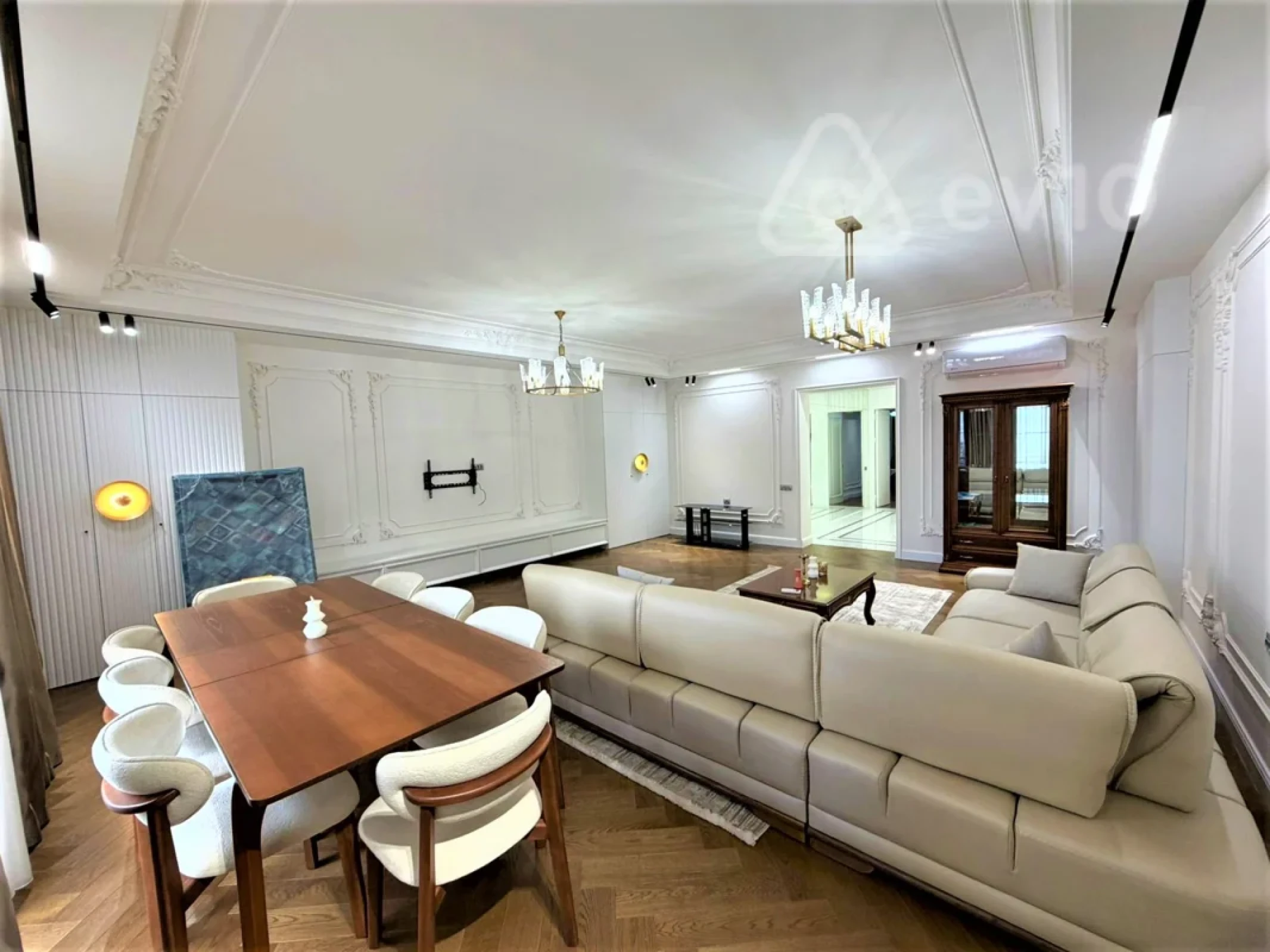 Kirayə verilir 3 otaqlı yeni tikili 180 m²