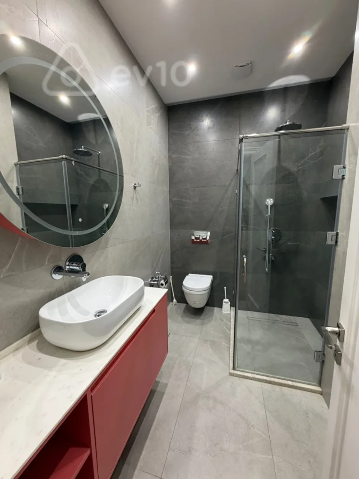 Kirayə verilir 3 otaqlı yeni tikili 180 m²